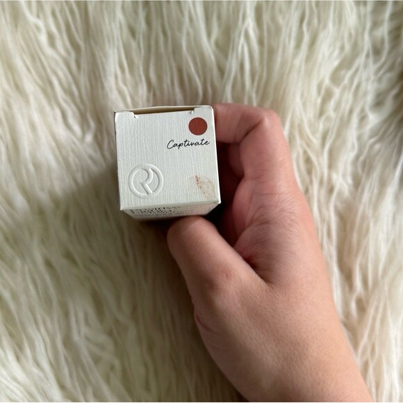 Rare Beauty Positive Light Liquid Luminizer Captivate - Picture 12 of 12